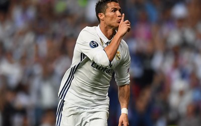 浩瀚体育独家-厄德高面对曼城送出致命直塞